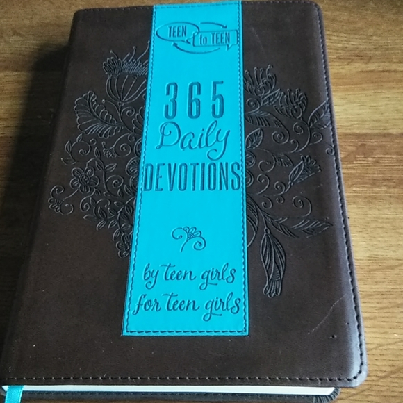 Other - 365 Daily Devotions by Teen Girls for Teen Girls